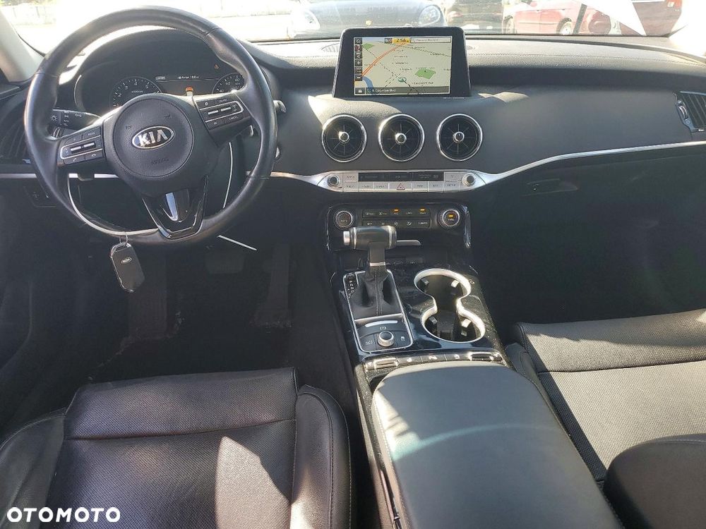 Kia Stinger - 9