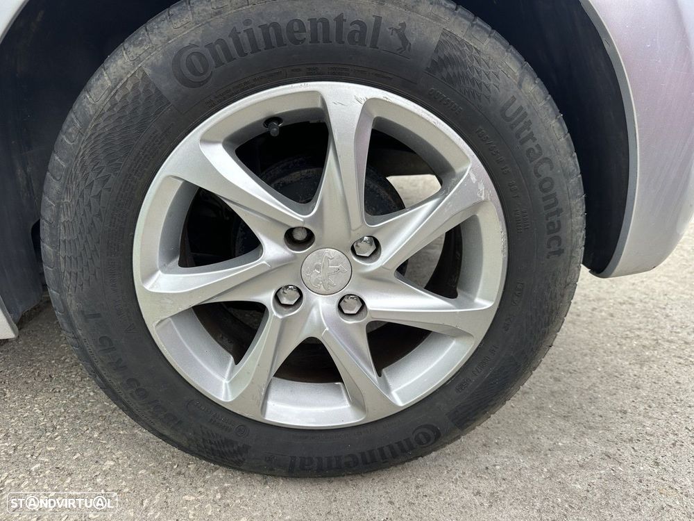 Peugeot 208 1.2 PureTech Active - 4