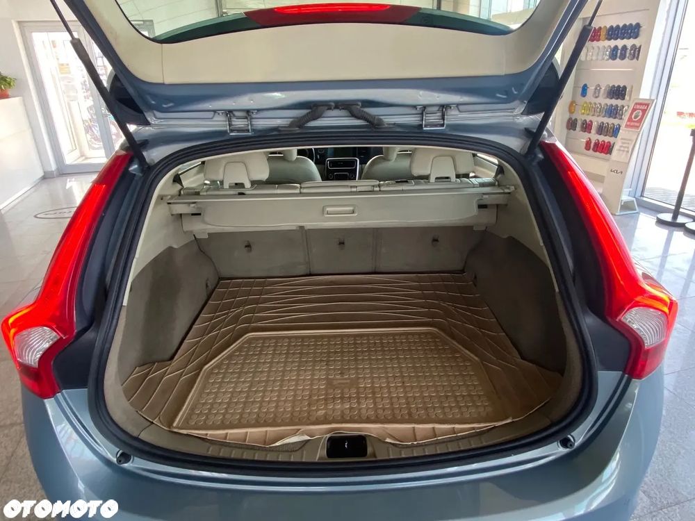 Volvo V60 D2 Momentum - 14