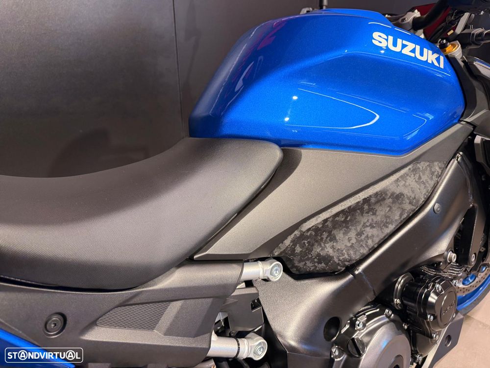 Suzuki GSX - 4