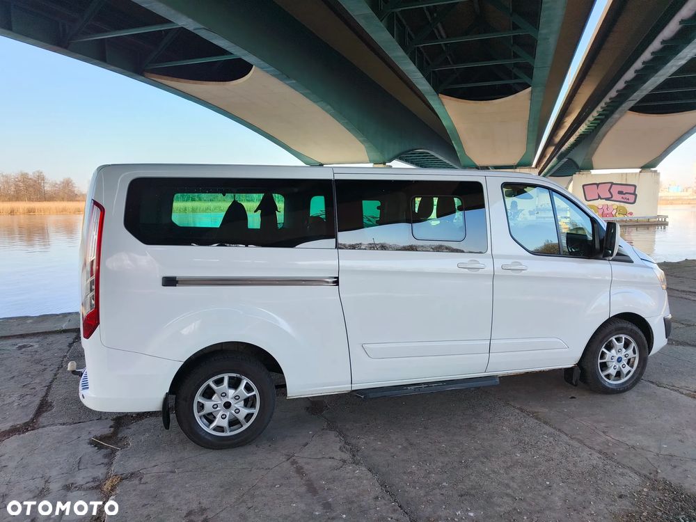 Ford Tourneo Custom 300 L2H1 VA Titanium - 4