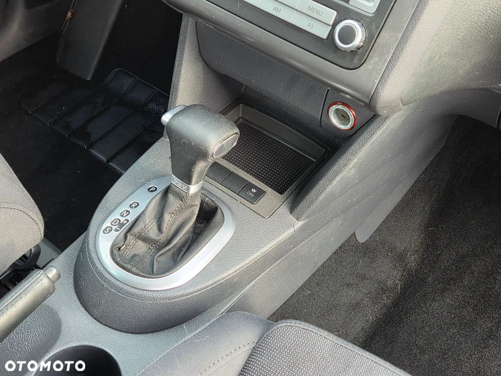 Volkswagen Touran 2.0 TDI DPF DSG Highline - 19