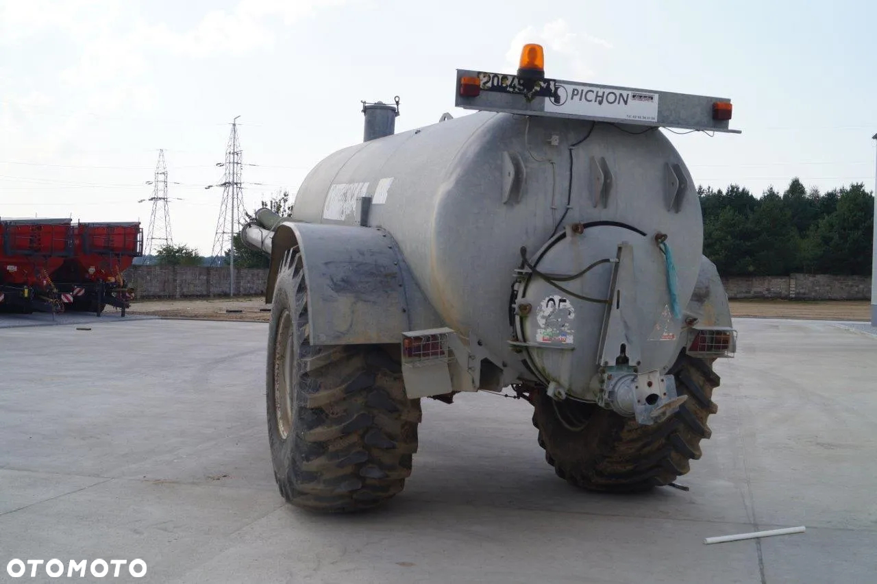 Pichon Wóz Asenizacyjny TCI 11350 L z ramieniem do pompowania - 7