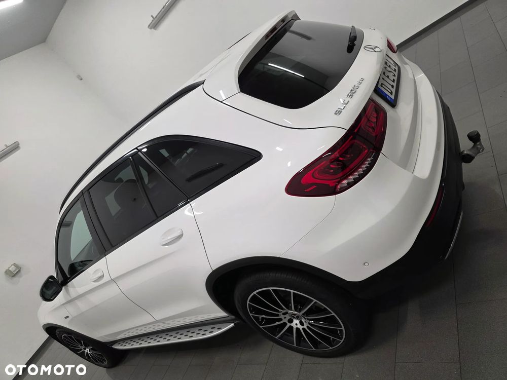 Mercedes-Benz GLC 300 de 4Matic 9G-TRONIC AMG Line Plus - 35
