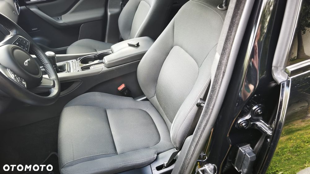 Jaguar F-Pace 2.0 i4D RWD Pure - 23