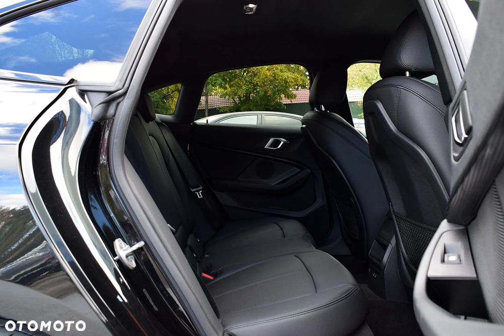 BMW Seria 2 218i M Sport - 8