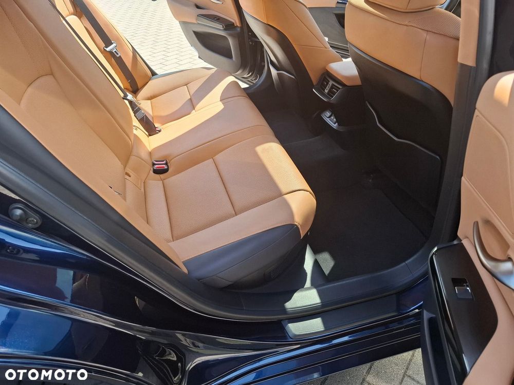 Lexus ES 300h Business Edition - 25