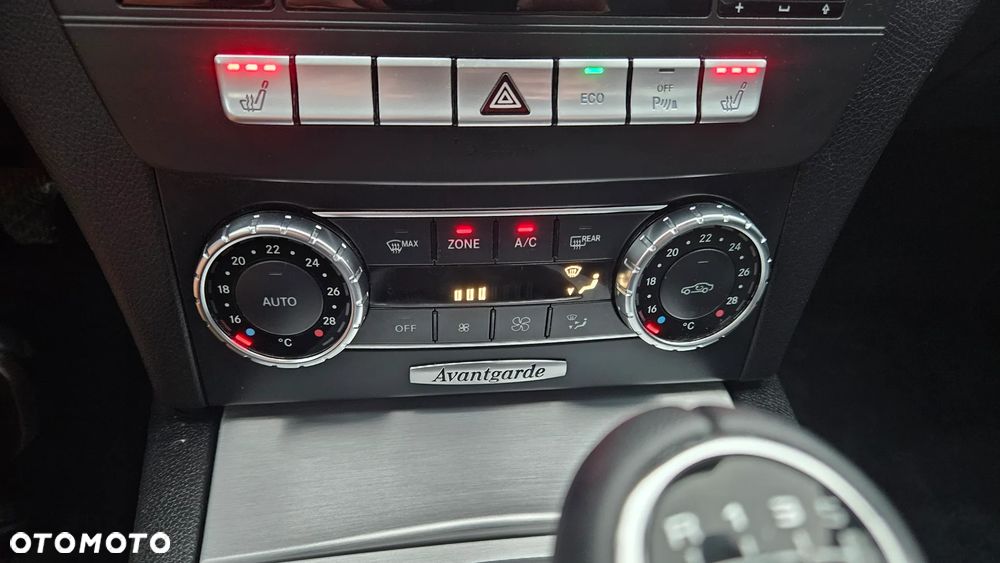 Mercedes-Benz Klasa C 180 BlueEFFICIENCY Avantgarde - 32
