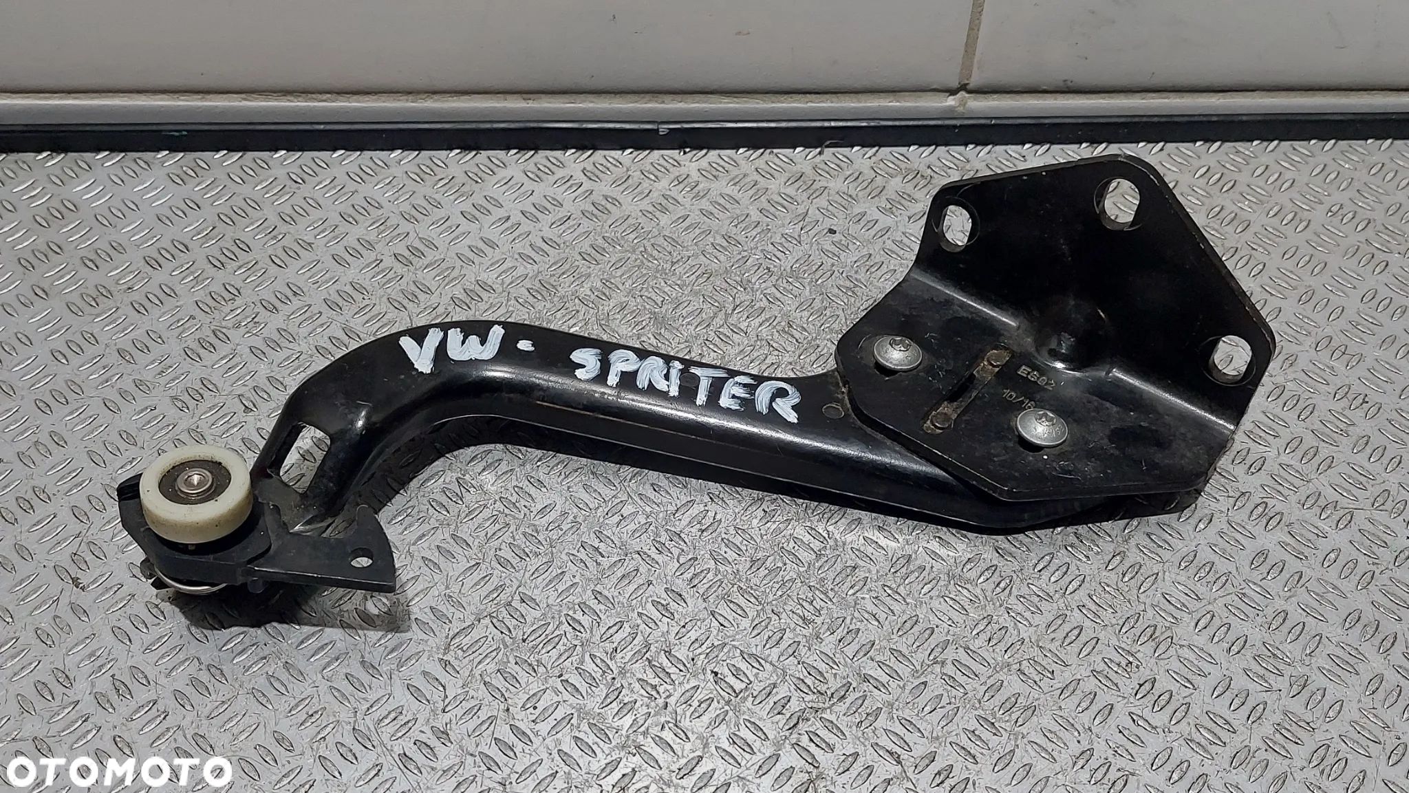 PROWADNICA ROLKOWA DRZWI VW CRAFTER SPRINTER R2016 NR A9067600547 - 1