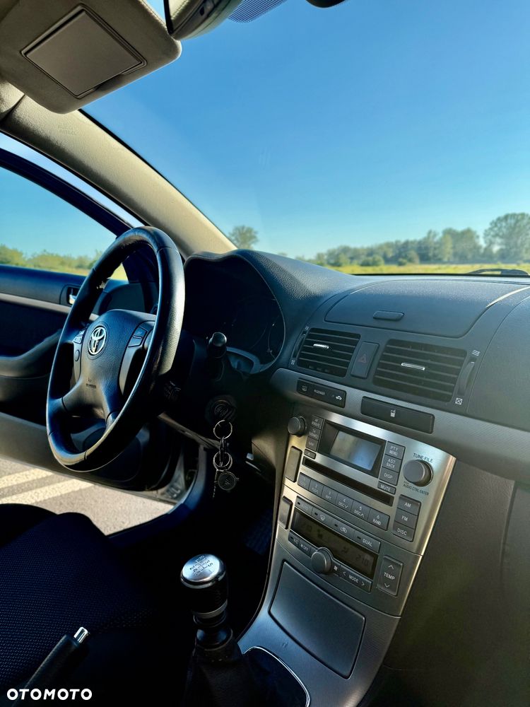Toyota Avensis 2.0 D-4D Sol - 21