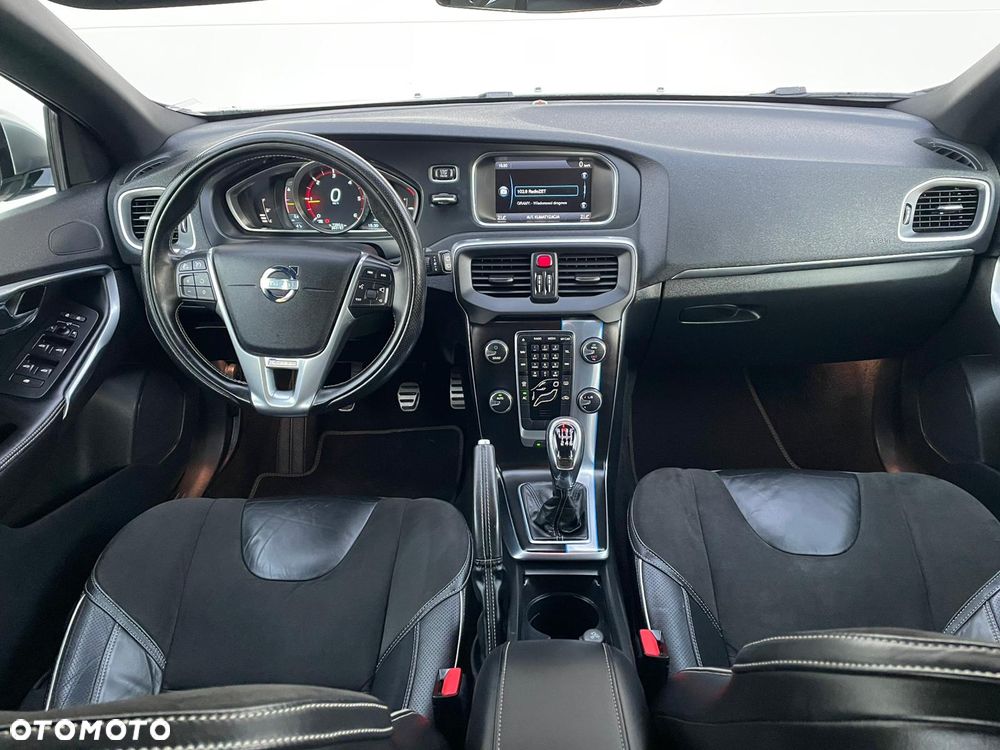 Volvo V40 D2 R Design - 22