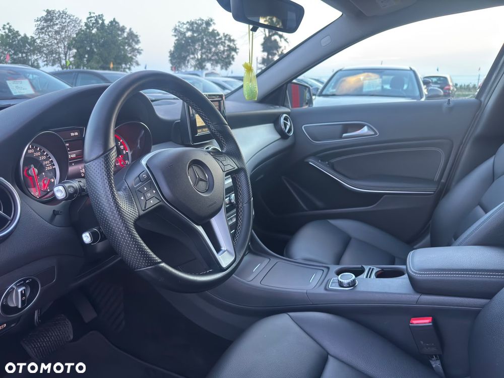Mercedes-Benz GLA - 13
