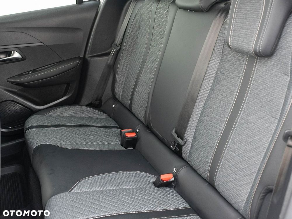 Peugeot 208 50kWh Allure - 28