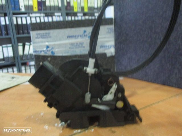 Fecho 3M5A R21812AK FORD FOCUS 2006 FD ELETRICO FORD FOCUS 2 FASE 1 2005 1.8TDCI 115CV 5P CINZENTO  F DRT 6 PINOS - 2