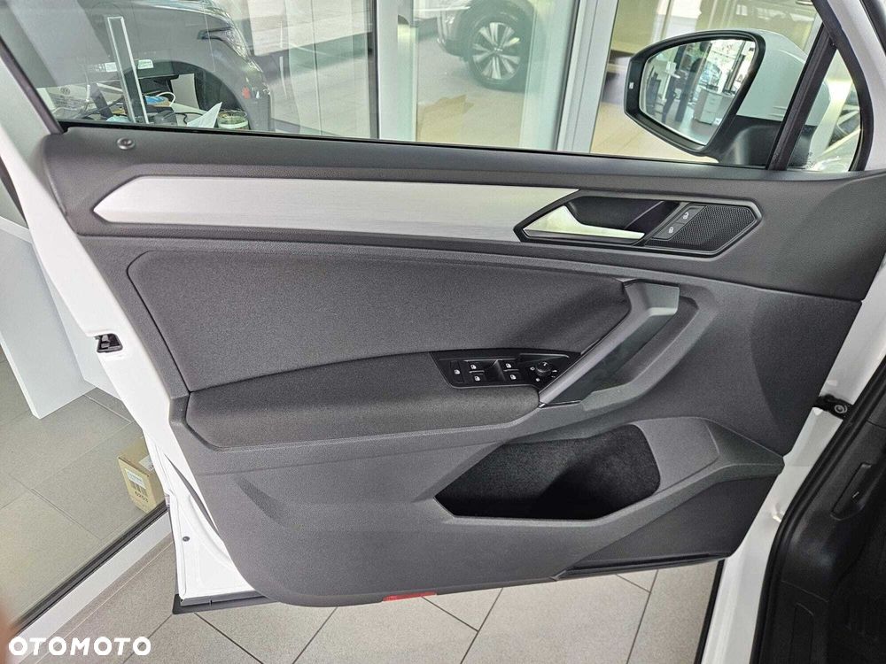 Volkswagen Tiguan - 11