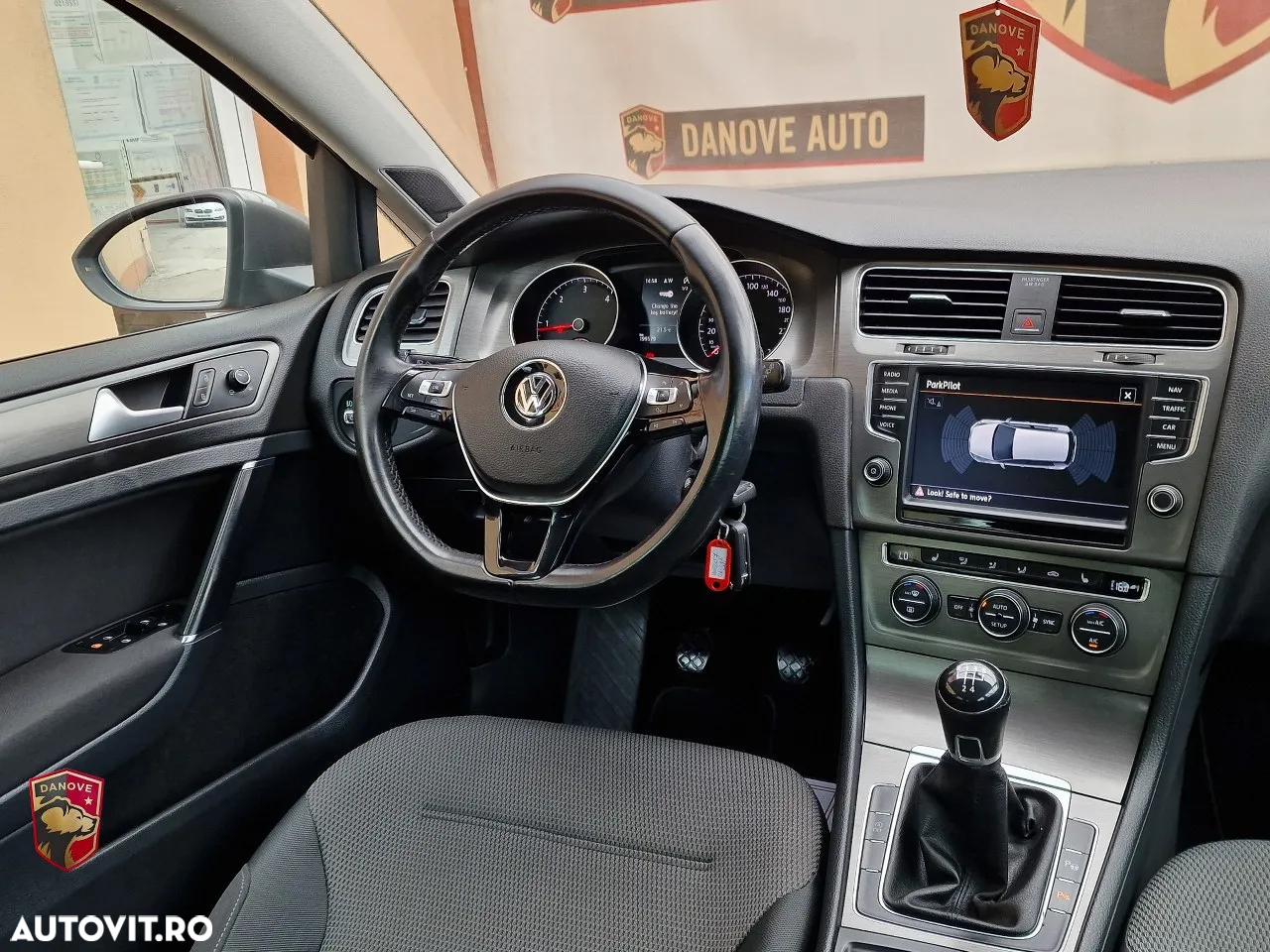 Volkswagen Golf 1.6 TDI BlueMotion Technology Comfortline - 17