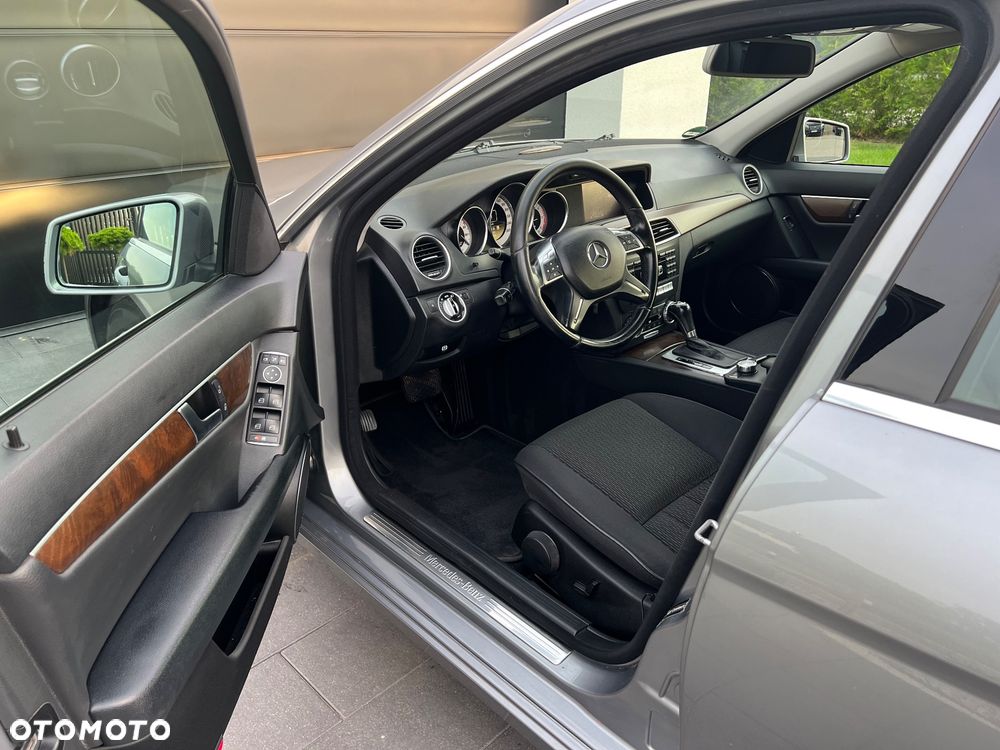 Mercedes-Benz Klasa C 220 CDI DPF Automatik BlueEFFICIENCY Elegance - 12