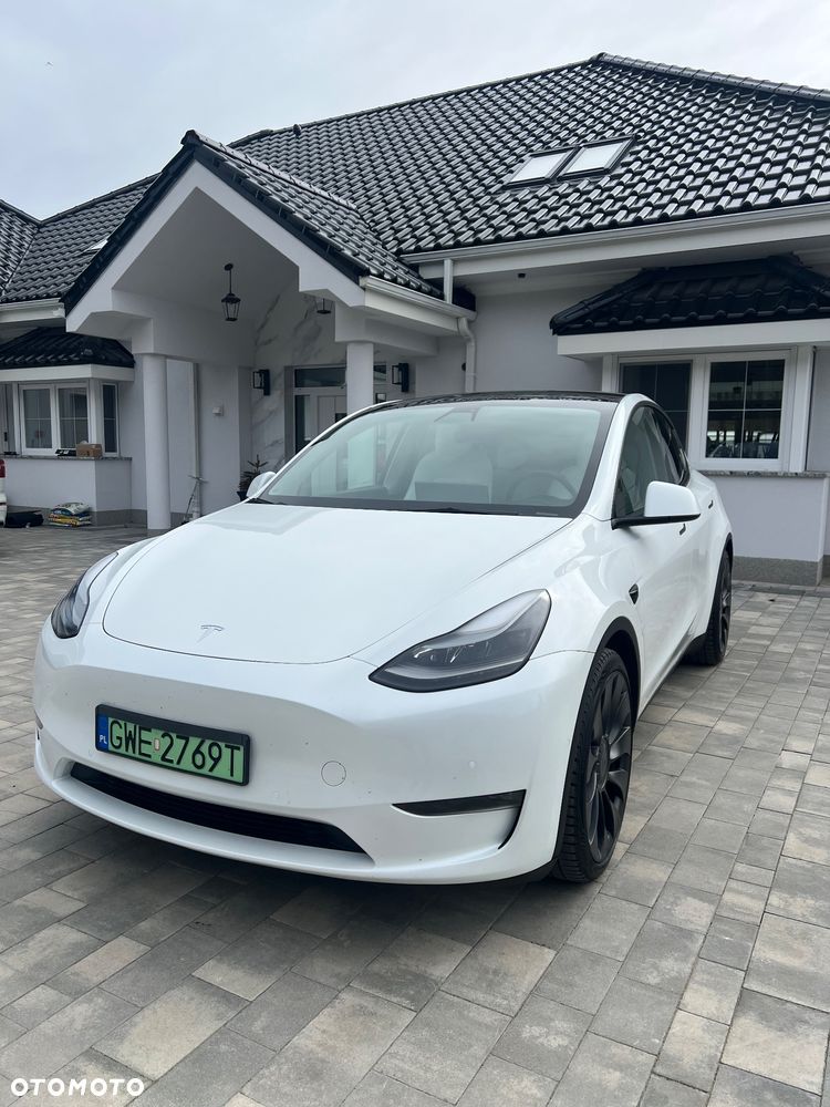Tesla Model Y Performance AWD - 1