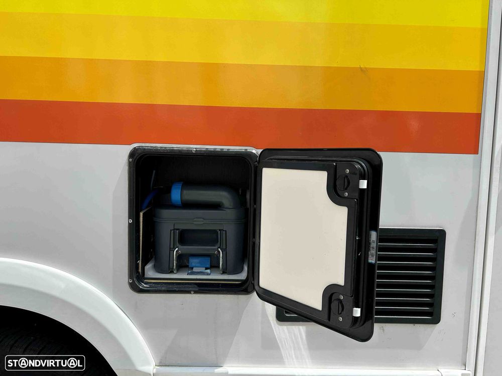 Ford Transit Roller Team Kronos 284M | Ford Transit 2.0 TDCi 165 CV Automática | 5 Lugares - 5