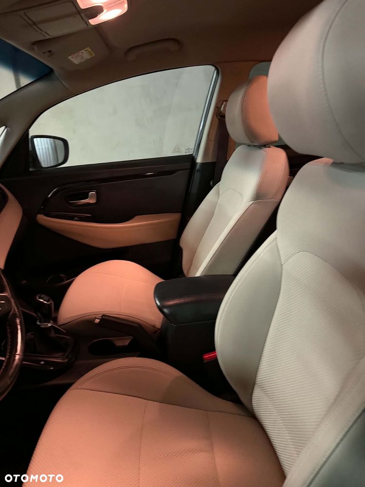 Kia Carens 2014 photo 5