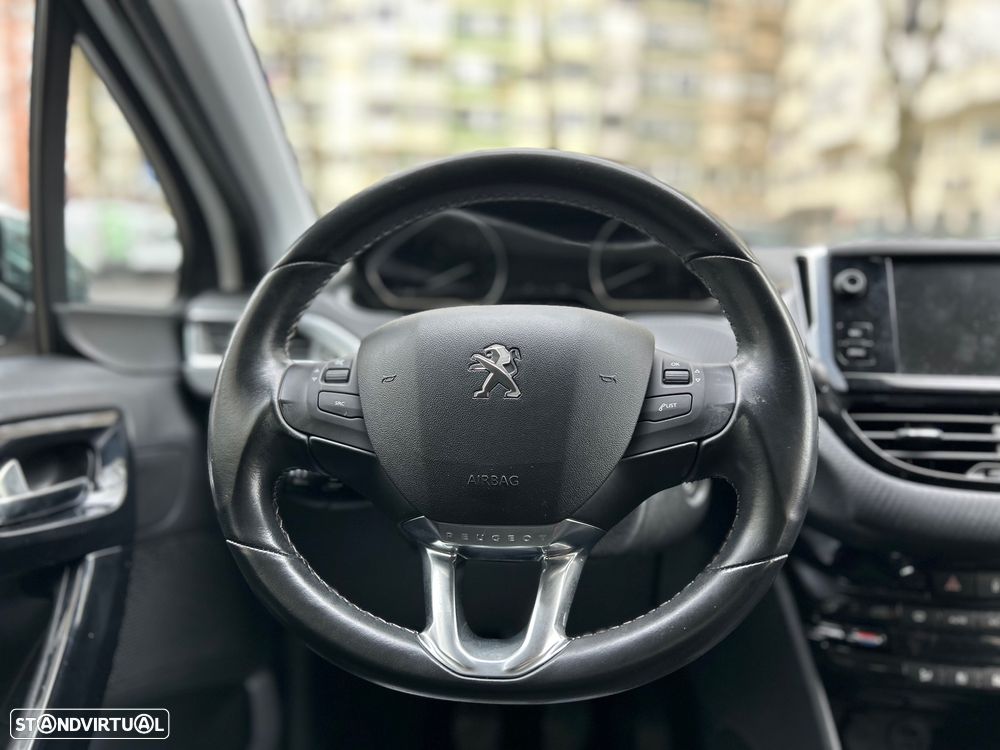 Peugeot 208 1.2 VTi Allure - 23