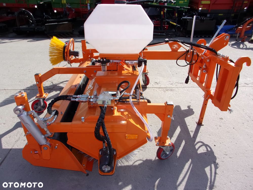 Pronar Zamiatarka ZM-1600 Agata, Zamiatarka ABRA2 2,0m, ZAMIATARKA SWEEP 2,0 InterTech                       MOCOWANIE EURO/TUZ, SZCZOTKA, ZBIORNIK, SZCZOTKA BOCZNA, SYSTEM ZRASZANIA - 6
