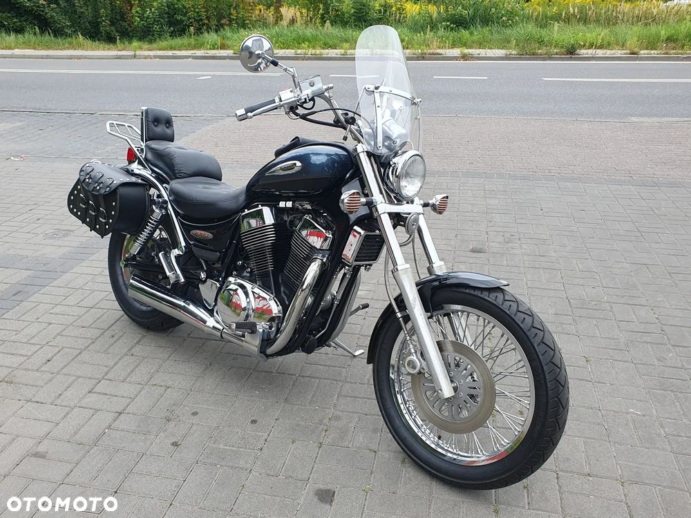 Suzuki Intruder - 11