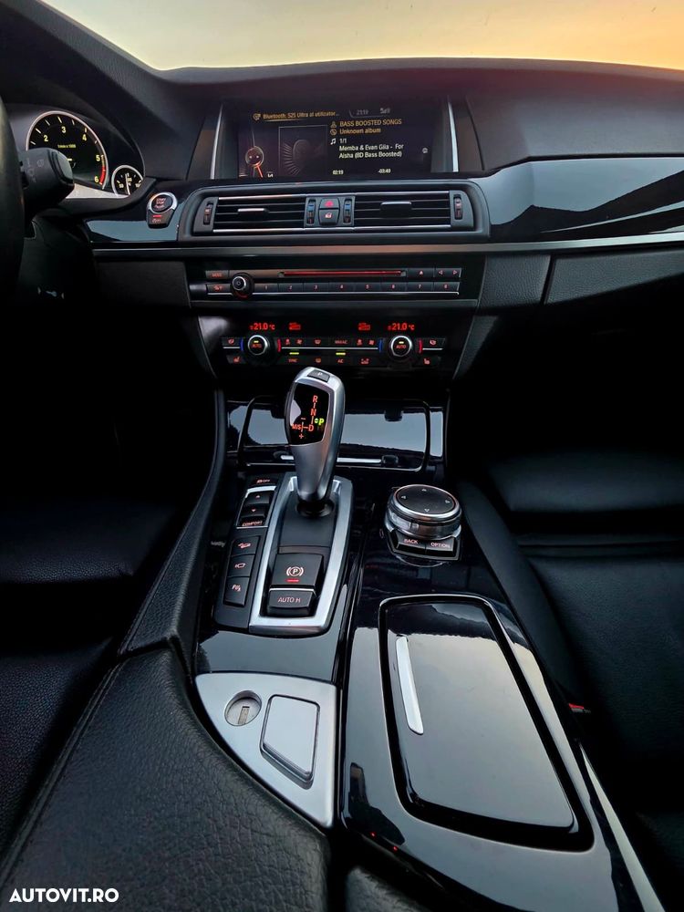 BMW Seria 5 520d xDrive AT - 17