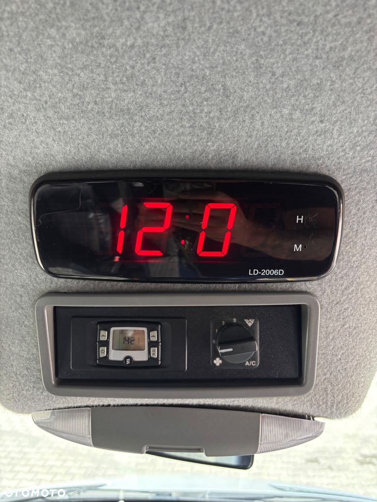 Mercedes-Benz Sprinter 319 - 19