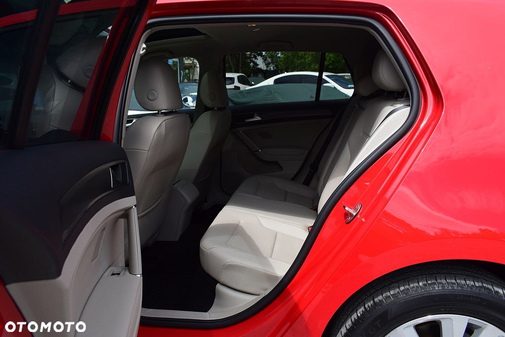 Volkswagen Golf - 6