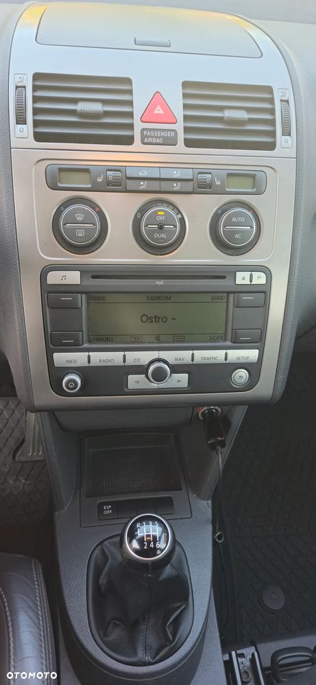 Volkswagen Touran - 10