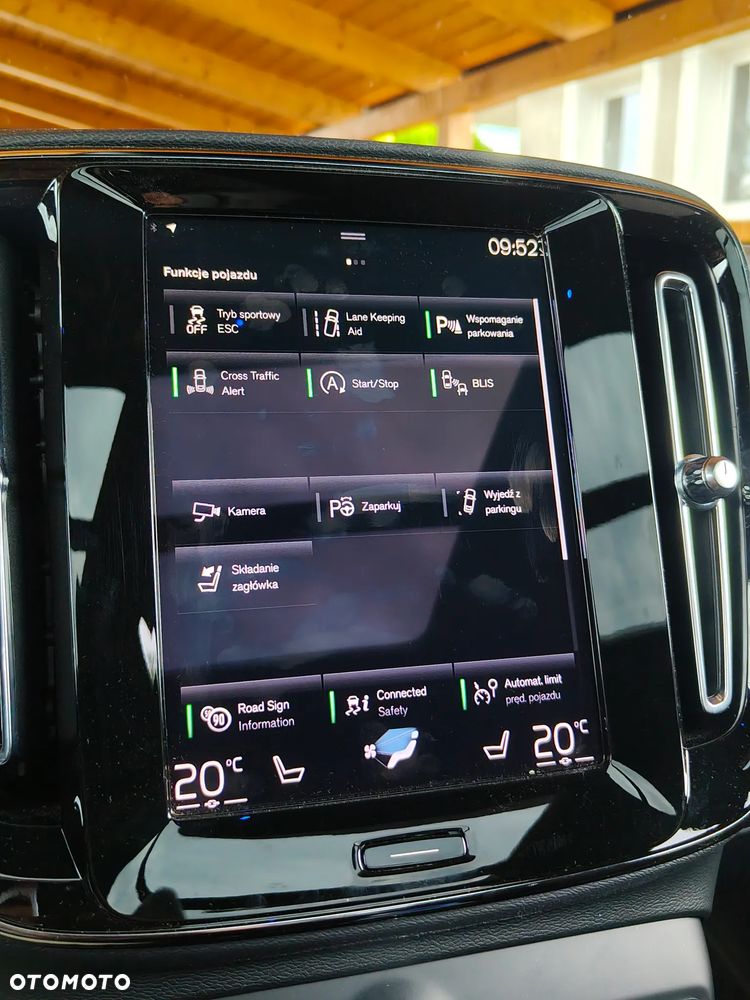 Volvo XC 40 T2 Plus Dark - 33