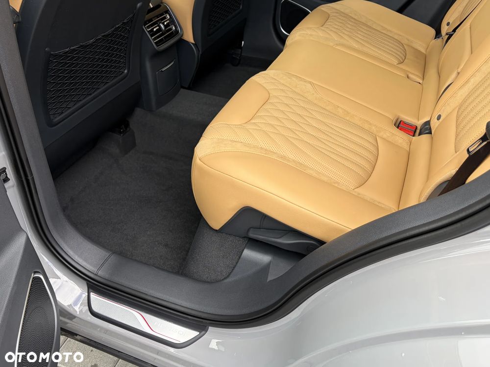 Hongqi HS5 2.0T Executive AWD - 32