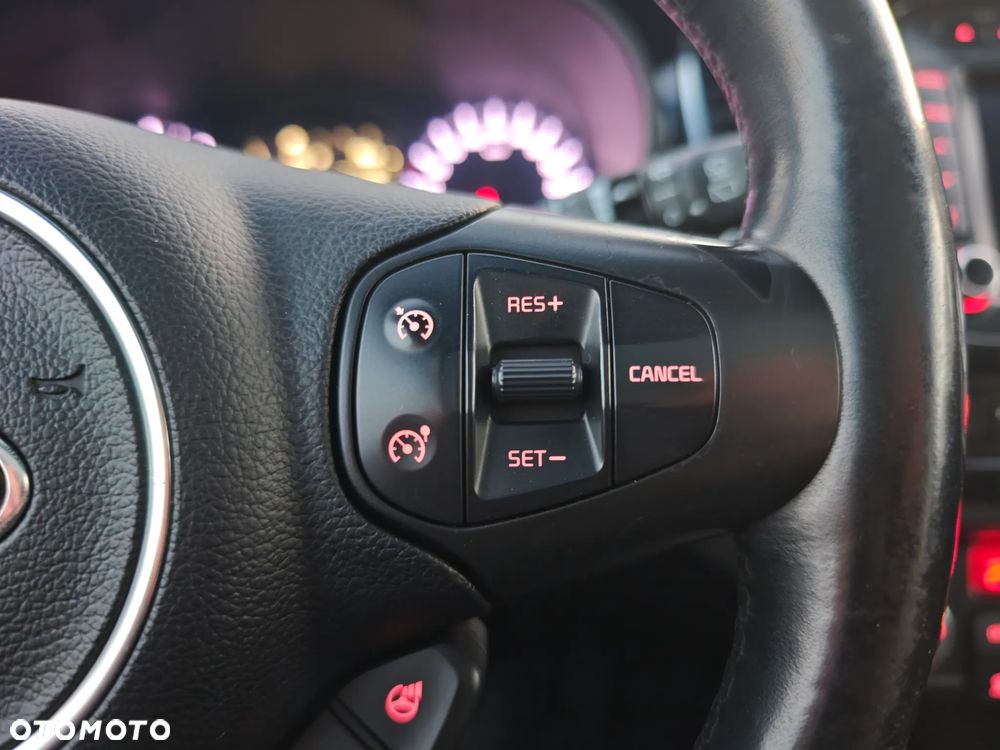 Kia Carens 1.7 CRDi M 7os EU6 - 21