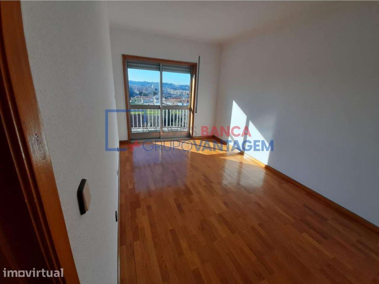 Apartamento T3 com lareira, varanda comum e garagem box em Gondomar - Grande imagem: 2/20