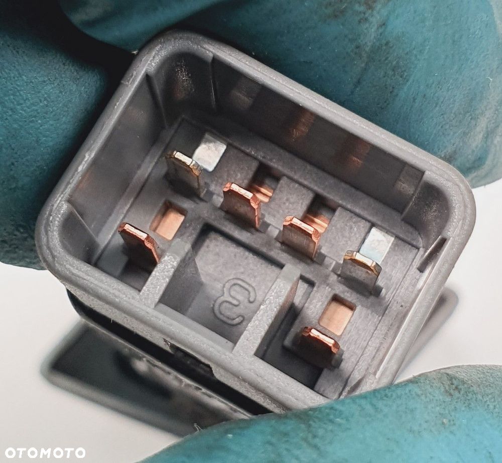 PRZYCISK PODGRZEWANIA FOTELA HYUNDAI GENESIS COUPE - 3