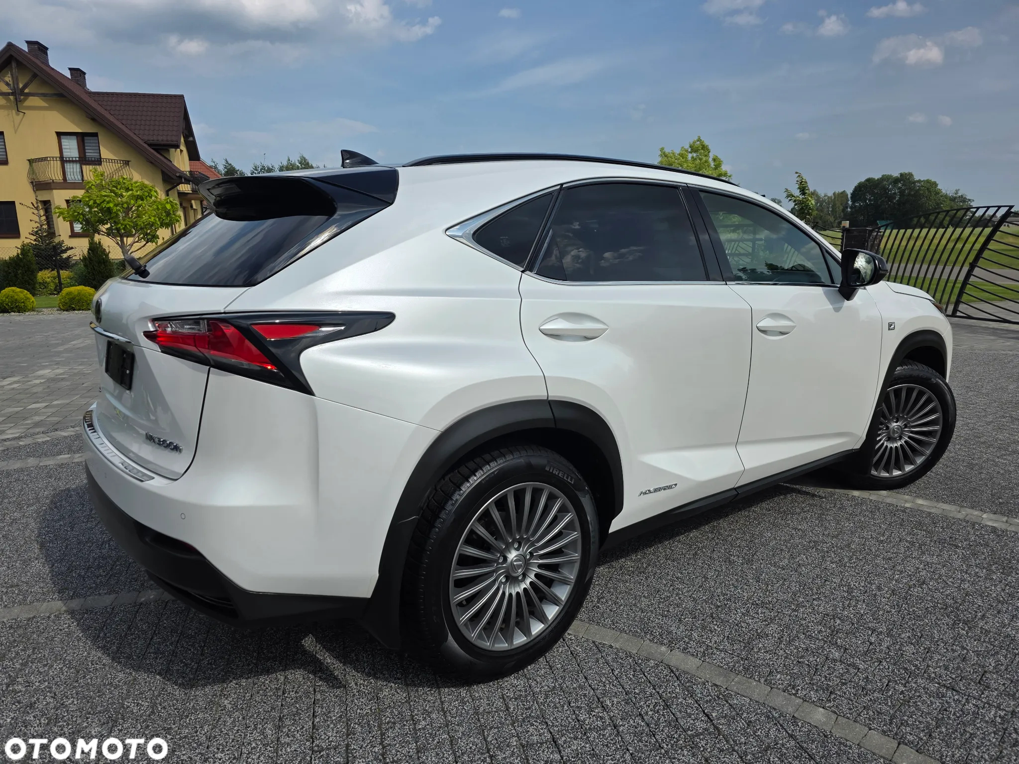 Lexus NX 300h E-FOUR F SPORT - 6