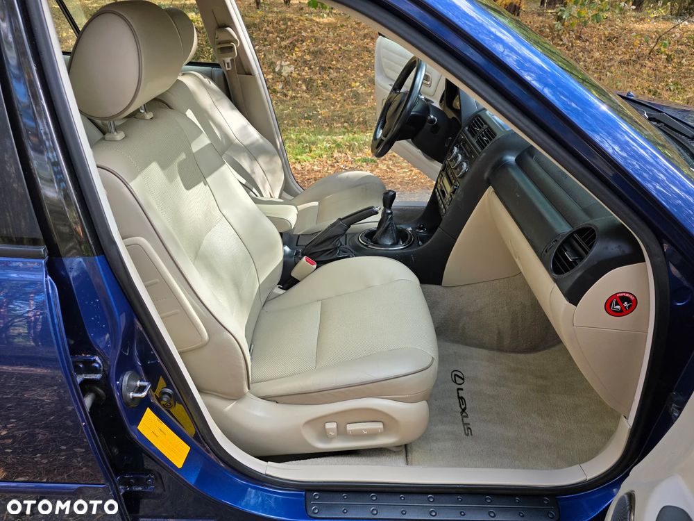 Lexus IS - 20