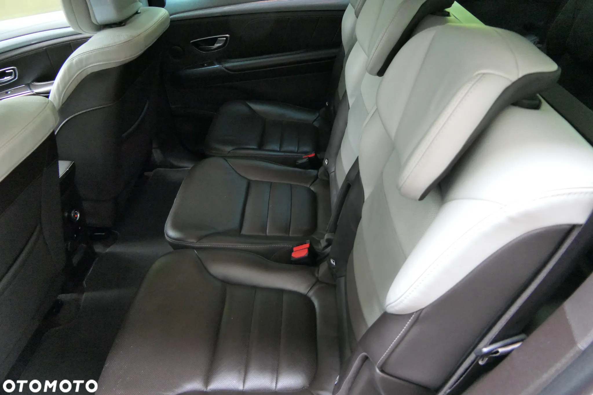 Renault Espace 1.6 TCE Initiale Paris EDC 7os - 23