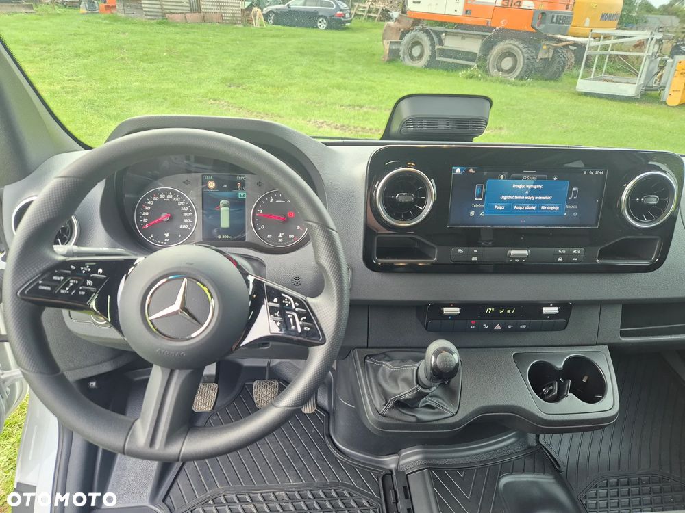 Mercedes-Benz Sprinter - 5