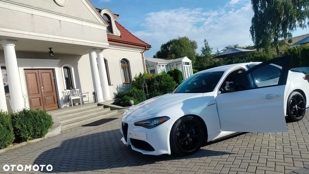 Alfa Romeo Giulia 2.0 Turbo Veloce - 1