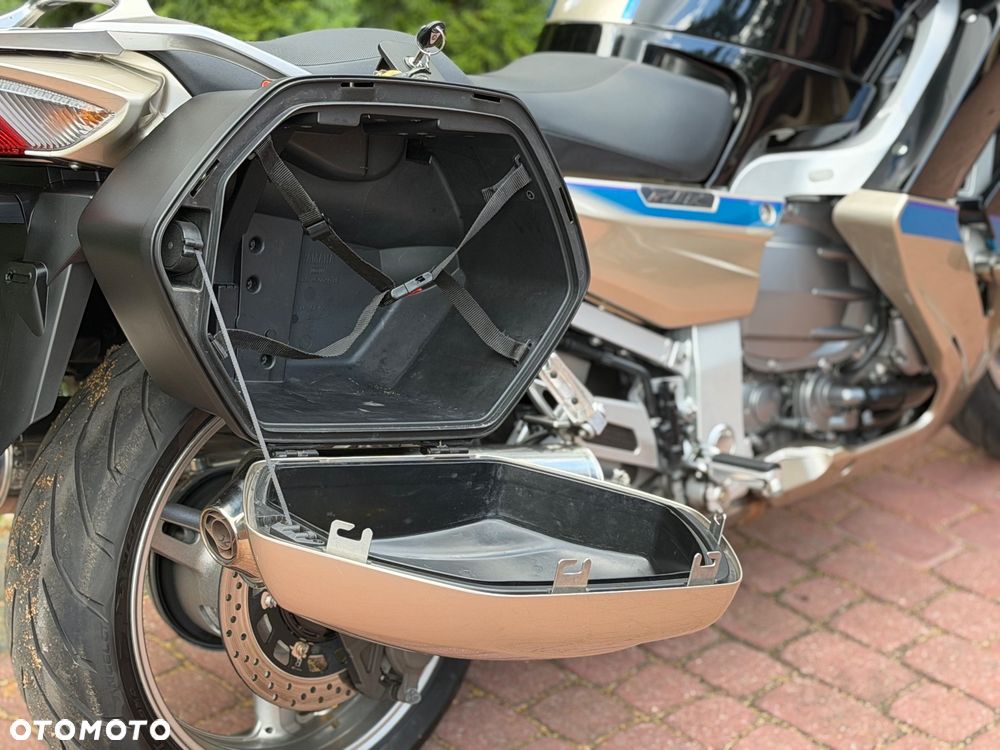 Yamaha FJR - 24