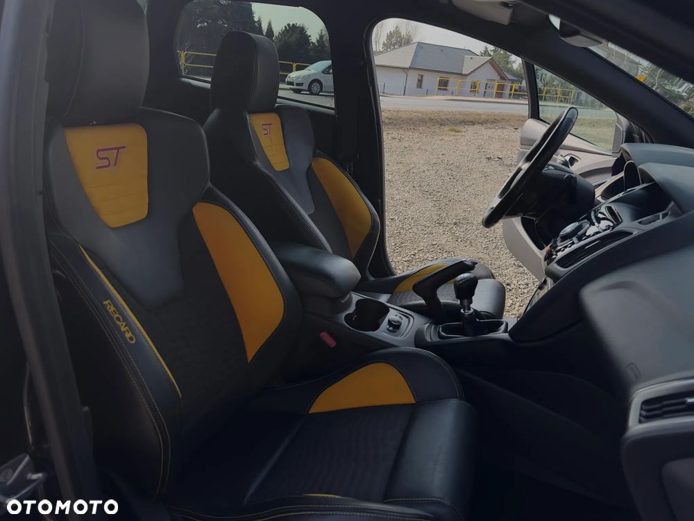 Ford Focus 2.0 EcoBoost ST mit Leder-Sport-Paket - 33