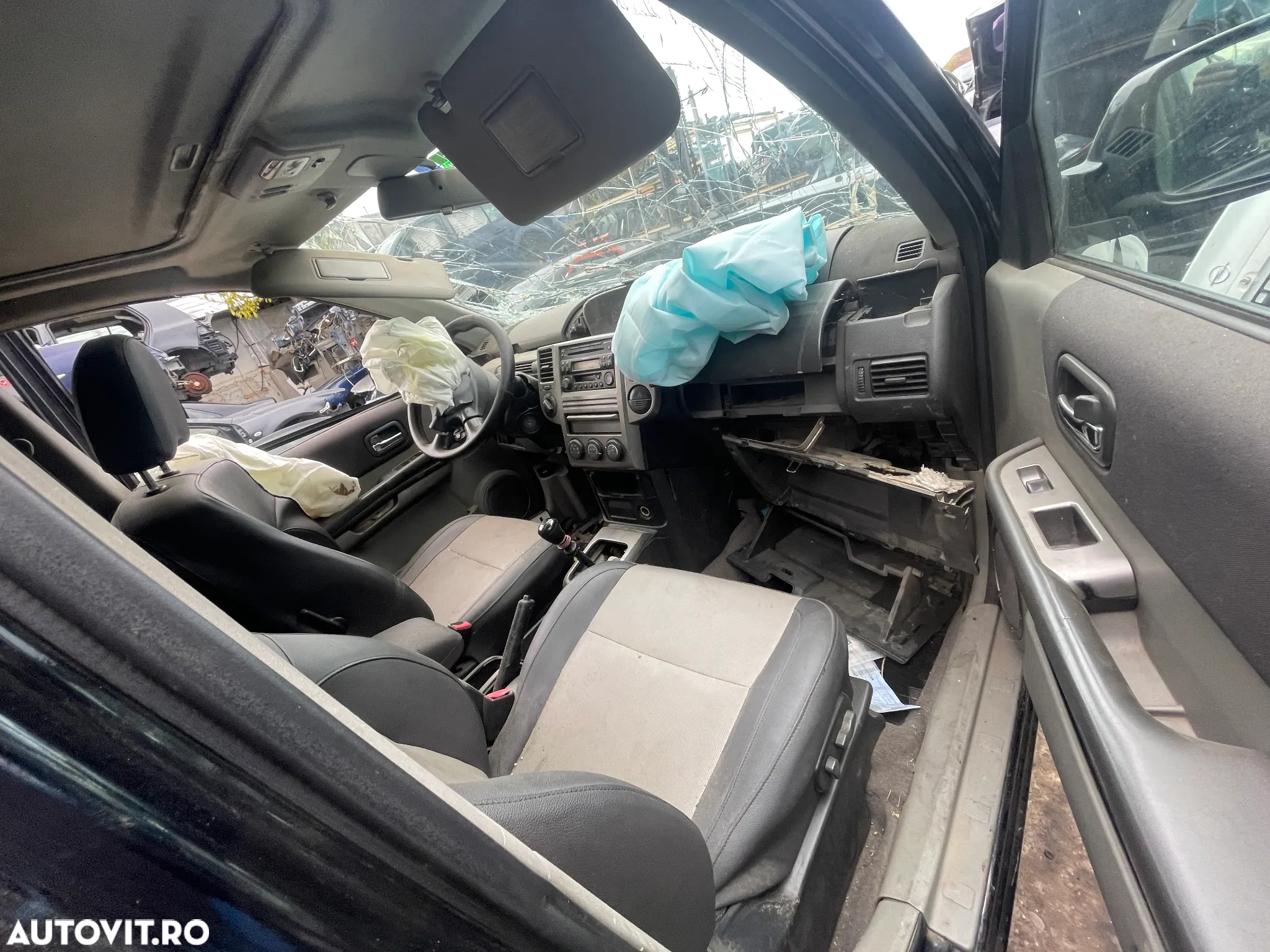 Dezmembram Nissan X-trail T30 4x4 2.2 an fabr 2005 - 4