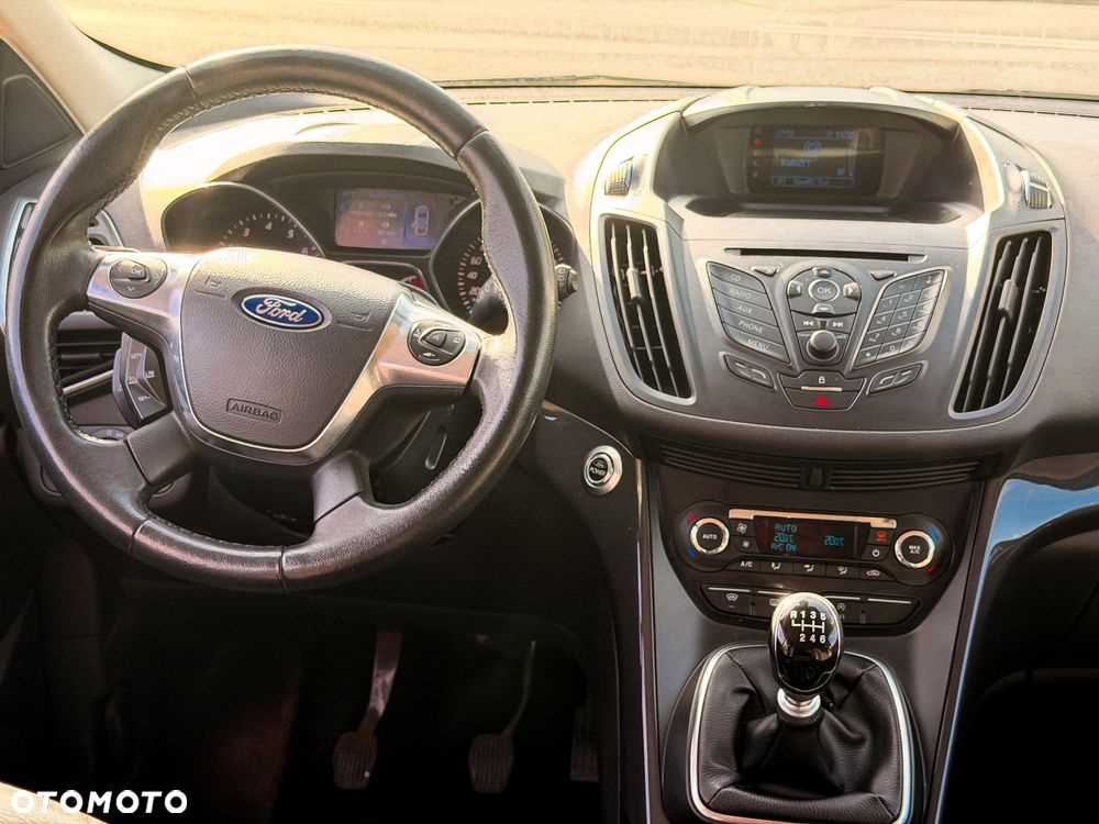 Ford Kuga 1.6 EcoBoost 2x4 Titanium - 35