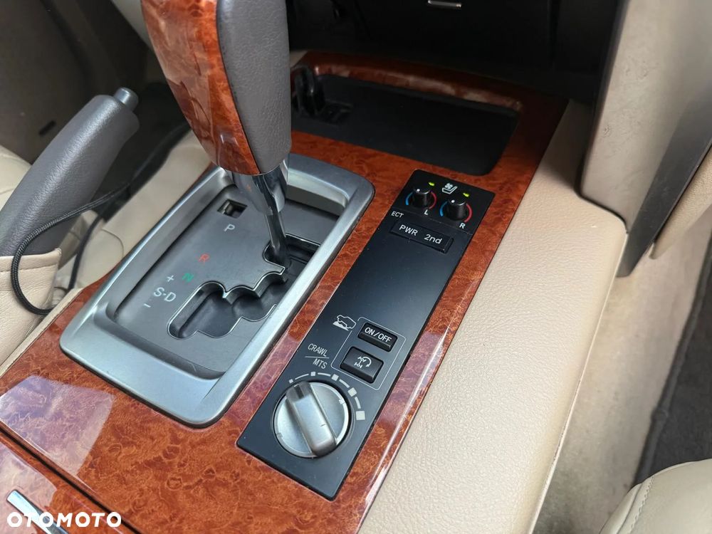 Toyota Land Cruiser LC 4.6 V8 Limited 7os - 19