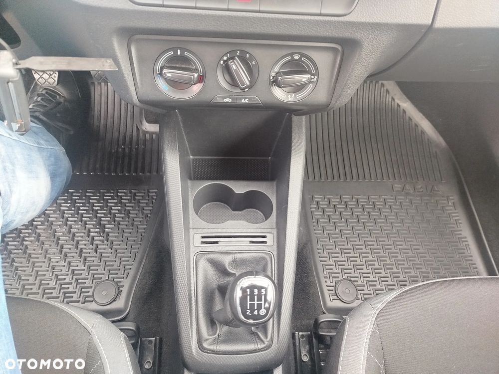 Skoda Fabia 1.0 Ambition - 17