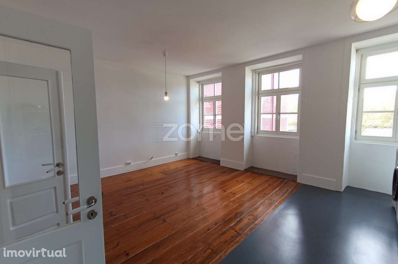 APARTAMENTO T1, PRIMEIRA LINHA DE RIO COM VISTAS DESAFOGADAS - Grande imagem: 4/13