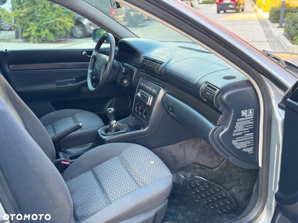 Audi A4 Limousine - 11