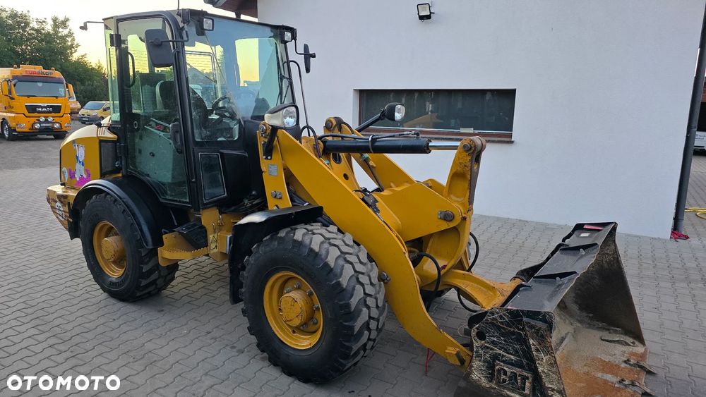 Caterpillar 906H - 9